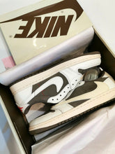 Cargar imagen en el visor de la galería, Jordan 1 Retro Low OG SP Travis Scott Reverse Mocha