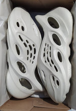 Cargar imagen en el visor de la galería, Yeezy Foam RNNR Ararat