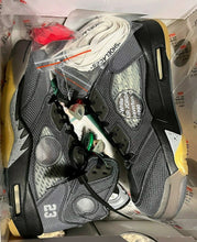 Cargar imagen en el visor de la galería, Jordan 5 Retro Off-White Black