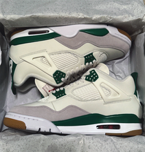 Cargar imagen en el visor de la galería, Jordan 4 Retro SB Pine Green