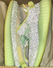Cargar imagen en el visor de la galería, Yeezy Boost 350 V2 Yeezreel (Reflective)