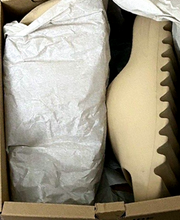 Cargar imagen en el visor de la galería, Yeezy Slide Desert Sand