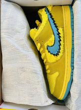 Cargar imagen en el visor de la galería, Nike SB Dunk Low Grateful Dead Bears Opti Yellow