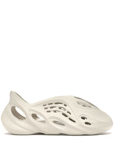 Cargar imagen en el visor de la galería, Yeezy Foam RNNR Sand