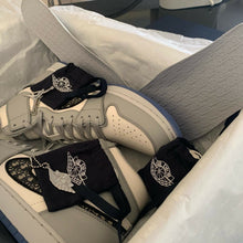 Cargar imagen en el visor de la galería, Jordan 1 Retro High Dior