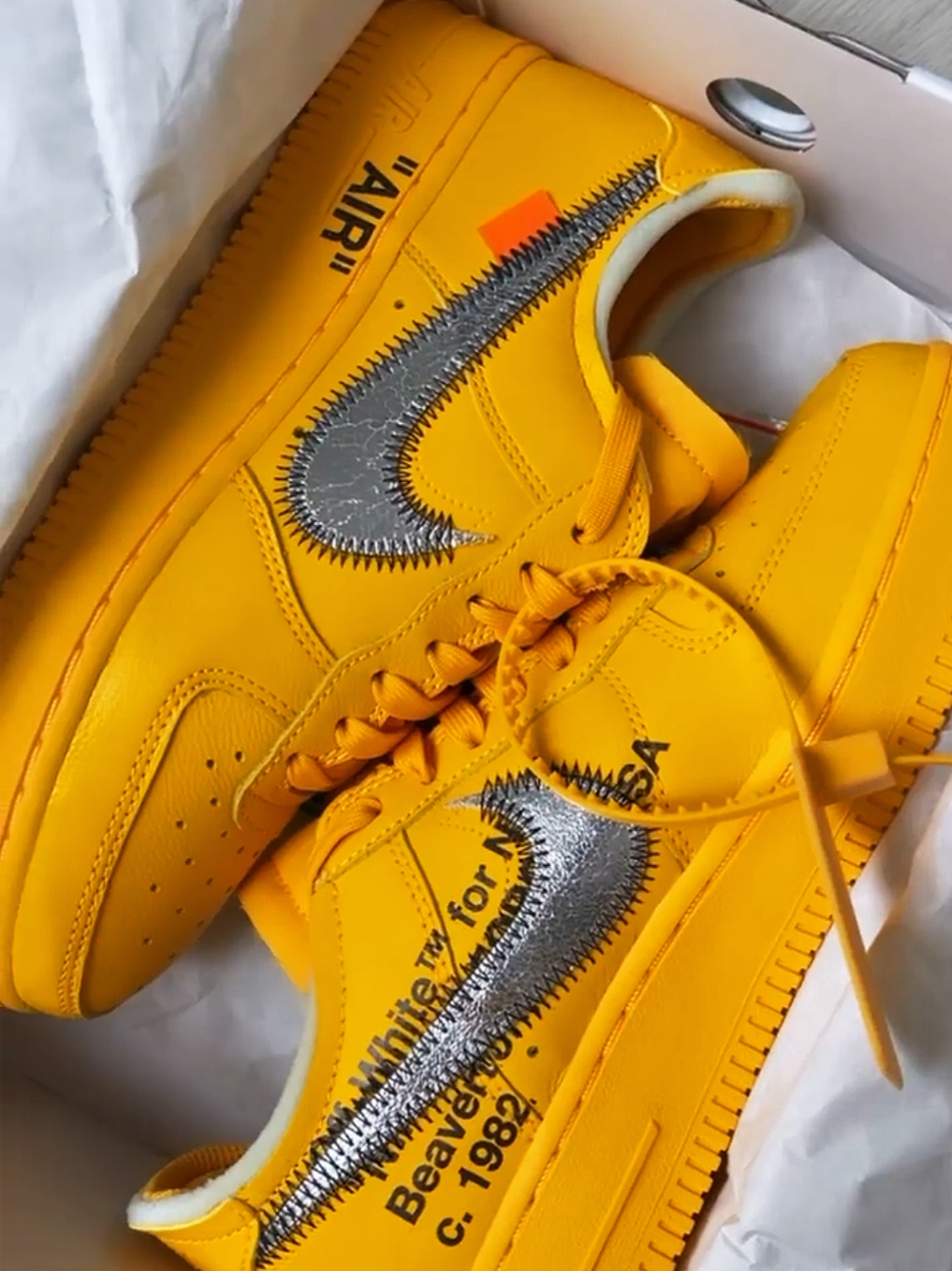 Air force 1 university yellow discount